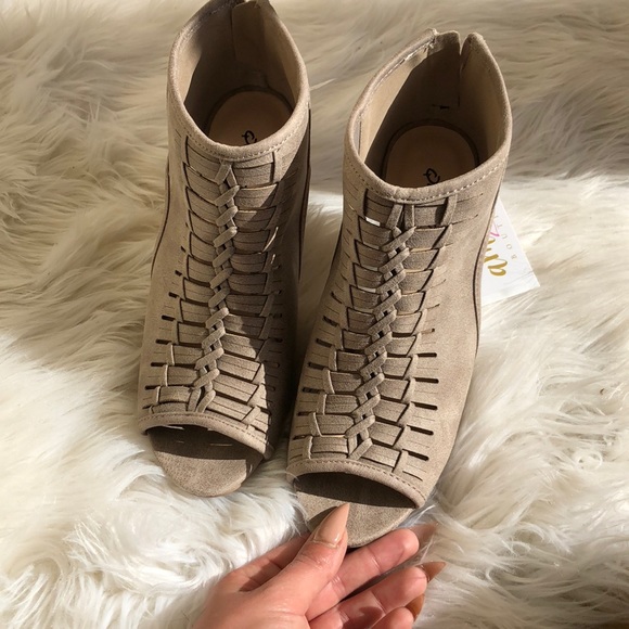 Tan booties - Picture 3 of 7